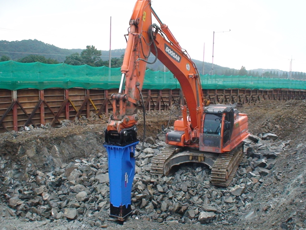 HydroRam HK580S Hydraulic Hammer on Doosan Excavator